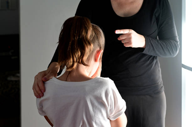 Trẻ nói dối để đối phó với sự áp đặt của cha mẹ