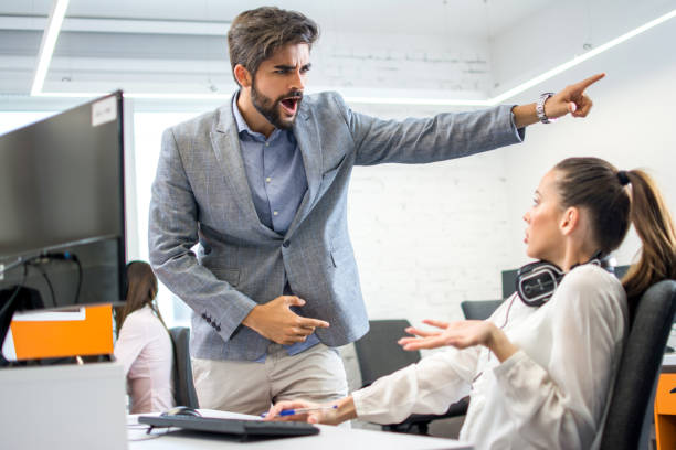 Sếp thường xuyên la mắng cũng khiến nhân viên chán nản với công việc
