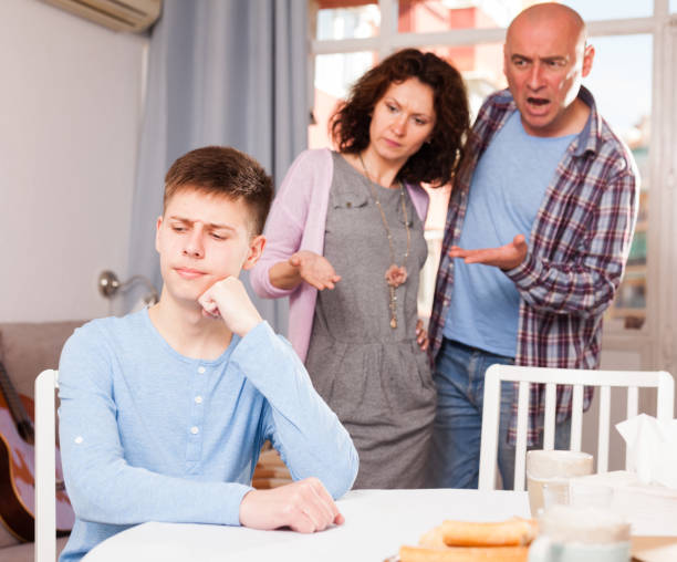  Sự kỳ vọng quá mức của cha mẹ có thể kéo xa khoảng cách thế hệ