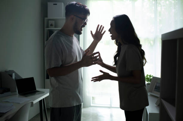 Cảm xúc tiêu cực gia tăng mẫu thuẫn với người xung quanh